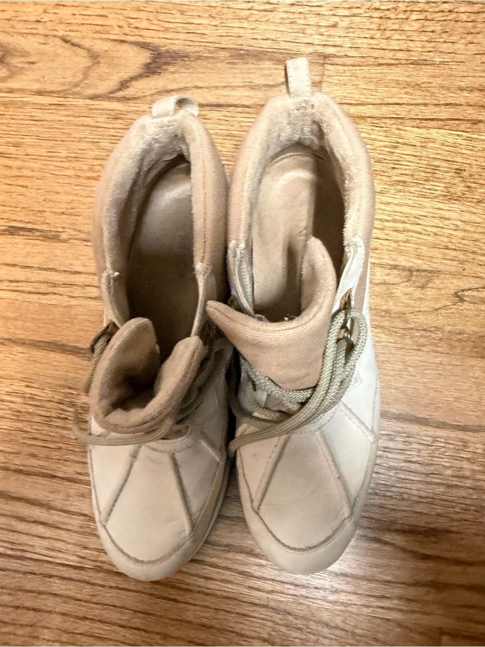 Vionic Women's Tan and White Lace-Up Winter Boots - Picture 3 of 5